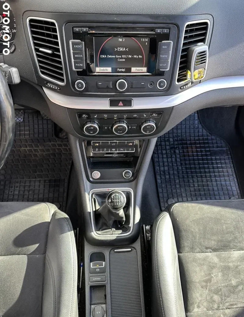 Volkswagen Sharan cena 46999 przebieg: 300936, rok produkcji 2013 z Chojnice małe 277